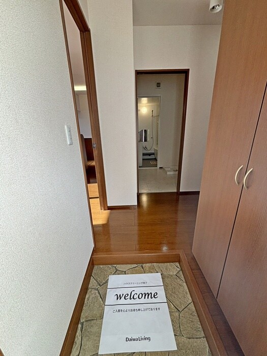 物件内観写真11　(玄関)