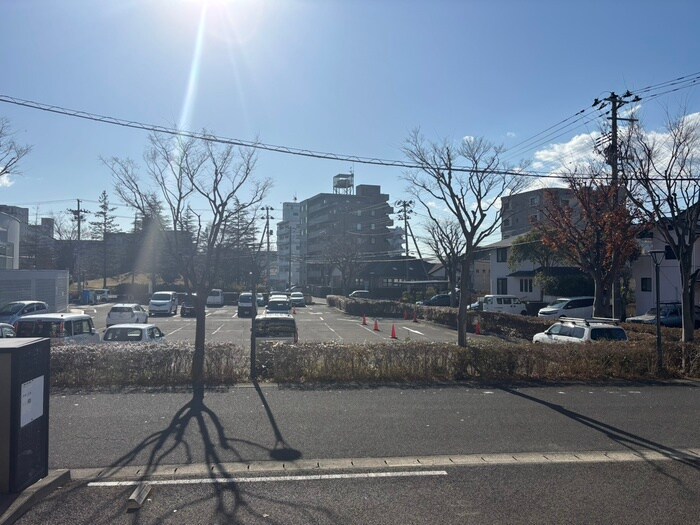 物件内観写真14　(室内からの展望)