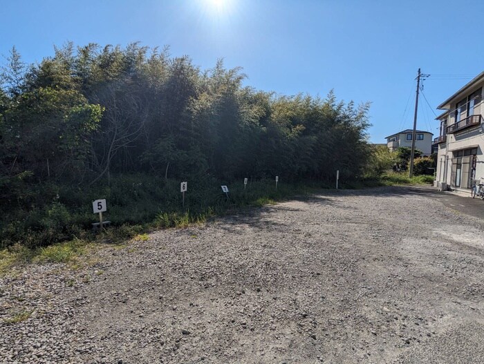 物件外観写真2　(駐車場)