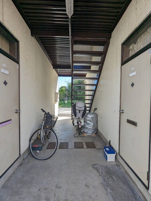 物件外観写真5　(エントランス部分)