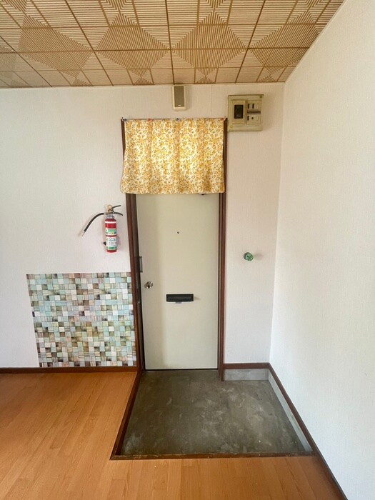 物件内観写真13　(玄関)