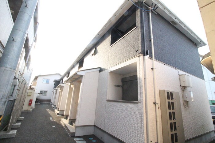 物件外観写真1　(エントランス部分)