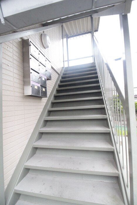 物件外観写真4　(エントランス部分)