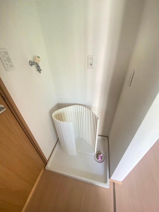 物件内観写真12　(洗濯機置場)