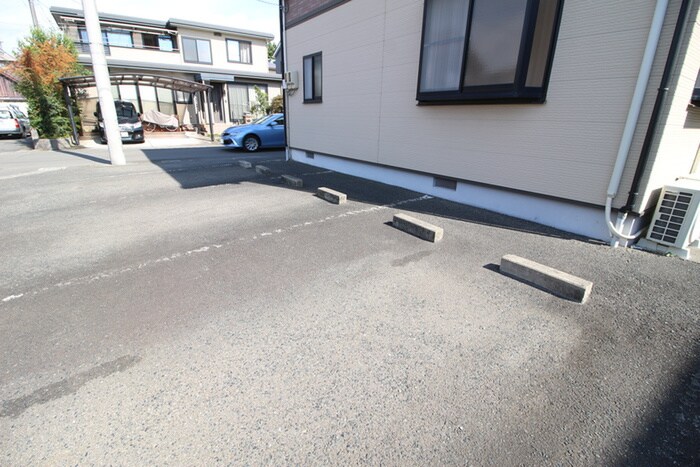 物件外観写真4　(駐車場)