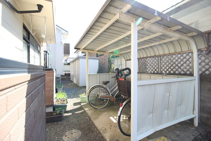 物件外観写真5　(駐輪場)