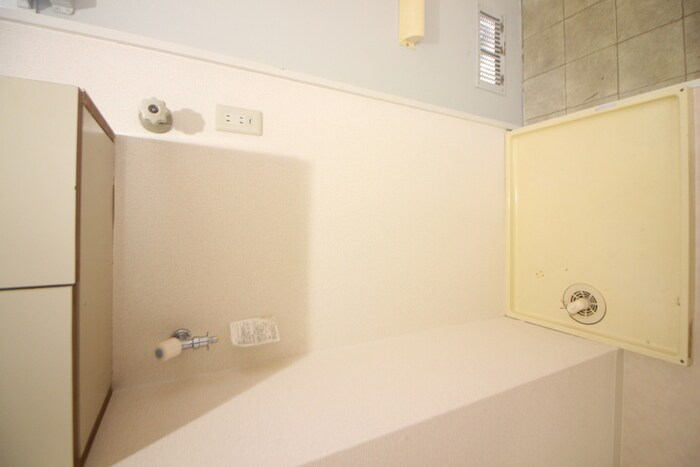 物件内観写真10　(洗濯機置場)