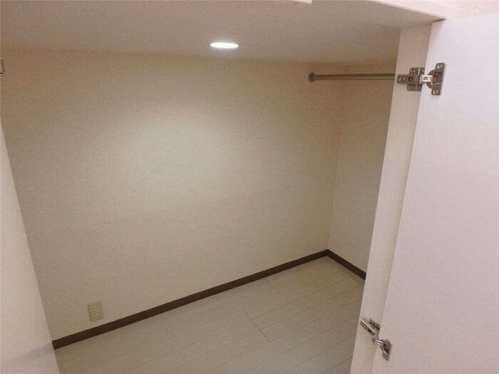 物件内観写真12　(収納)