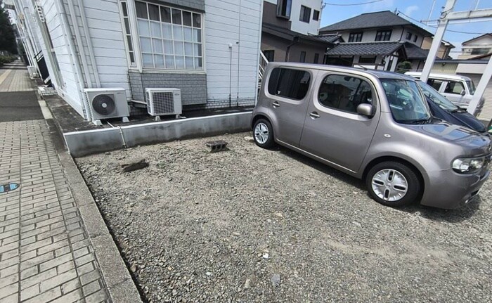 物件外観写真3　(駐車場)