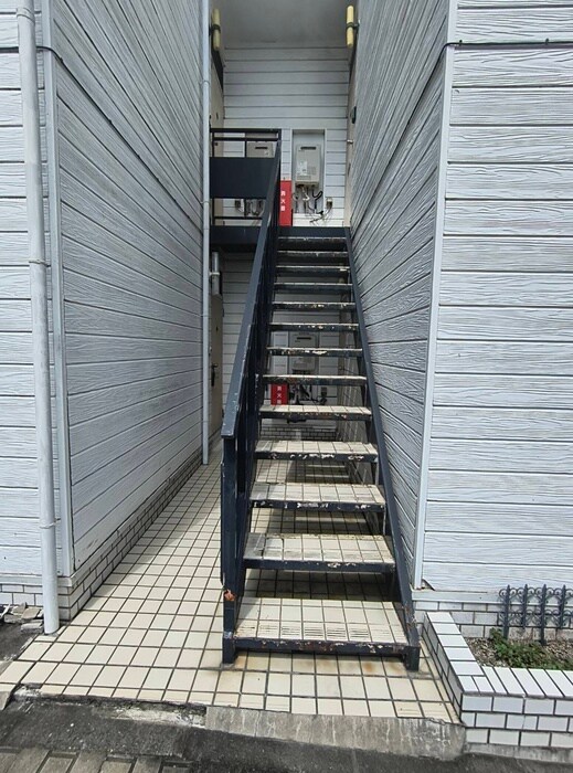 物件外観写真4　(エントランス部分)