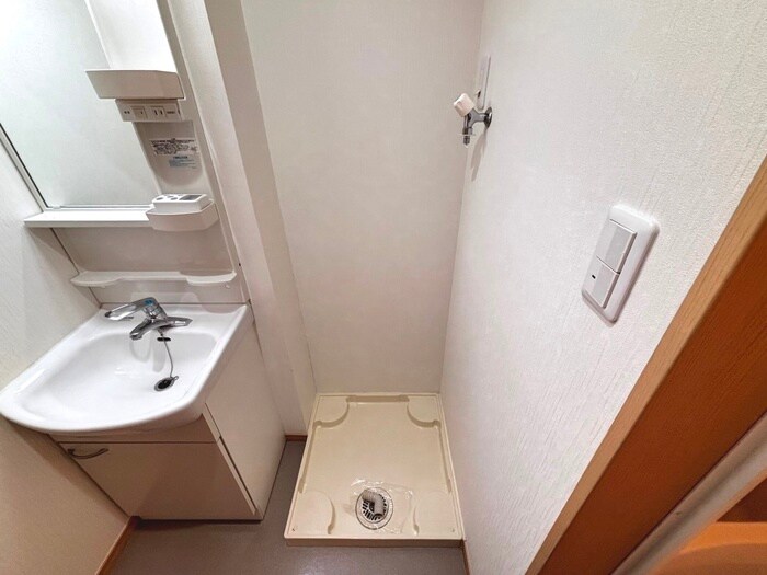 物件内観写真15　(洗濯機置場)