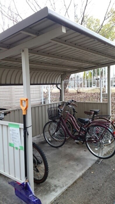 物件外観写真3　(駐輪場)