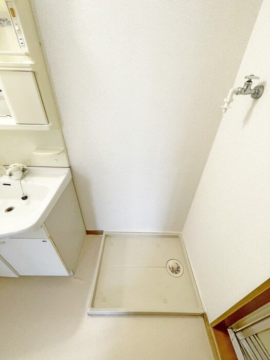 物件内観写真9　(洗濯機置場)