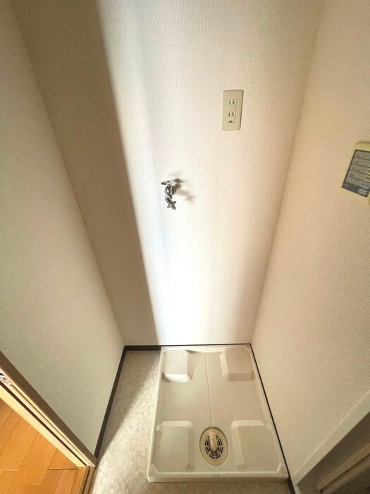 物件内観写真12　(洗濯機置場)