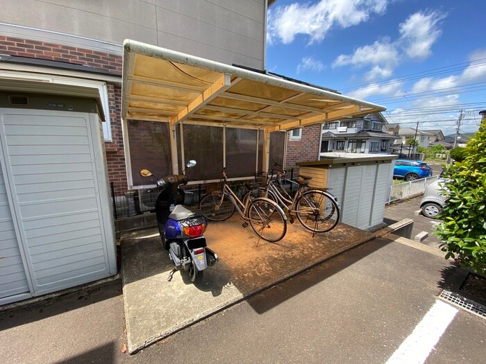物件外観写真4　(駐輪場)