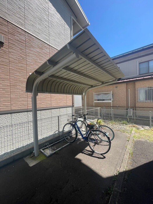 物件外観写真4　(駐輪場)