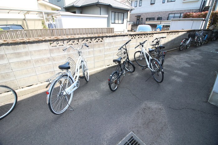 物件外観写真5　(駐輪場)