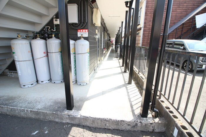 物件外観写真6　(エントランス部分)