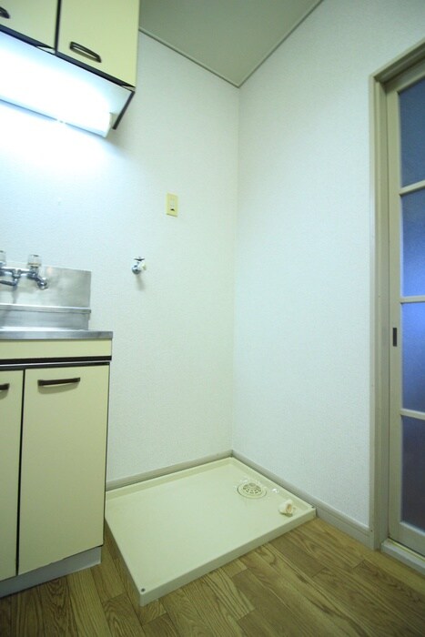 物件内観写真12　(洗濯機置場)