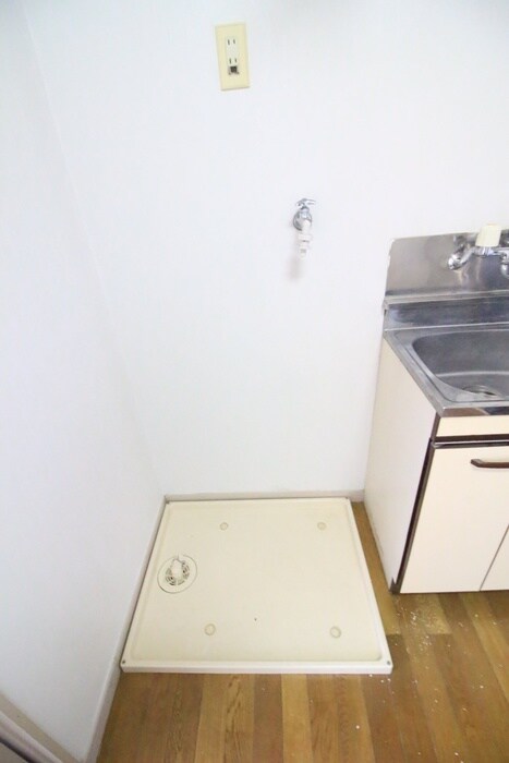 物件内観写真12　(洗濯機置場)