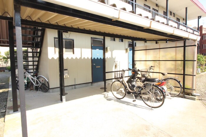 物件外観写真5　(駐輪場)