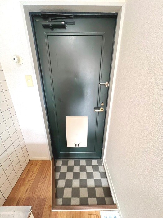 物件内観写真16　(玄関)