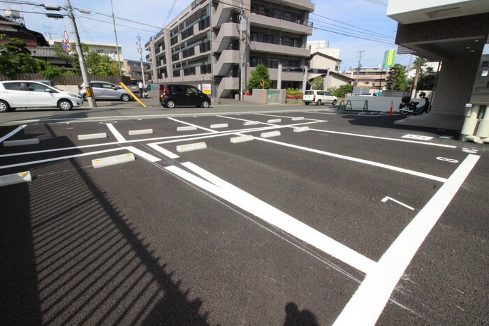 物件外観写真4　(駐車場)