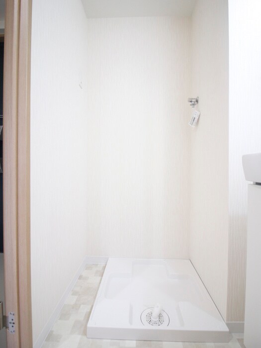 物件内観写真16　(洗濯機置場)