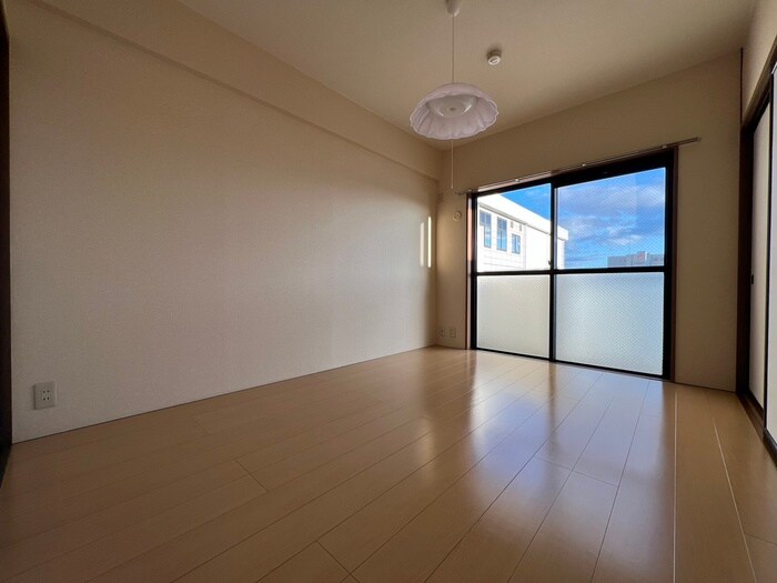 物件内観写真9　(居室)