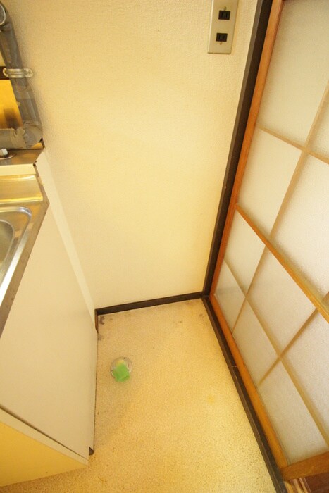 物件内観写真16　(洗濯機置場)