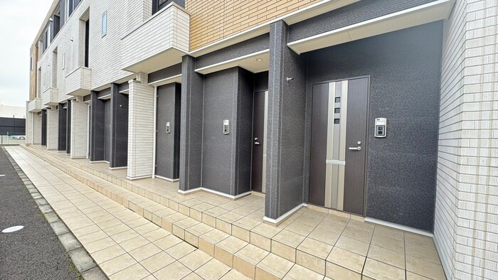 物件外観写真3　(エントランス部分)
