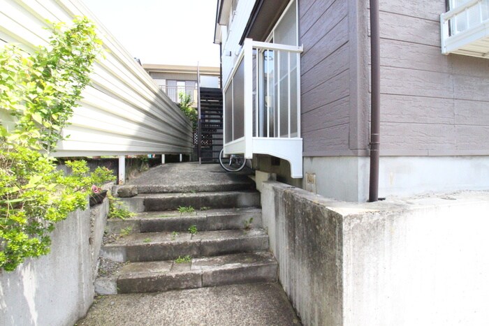 物件外観写真5　(エントランス部分)