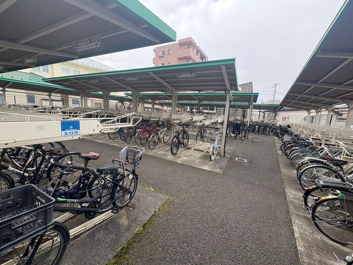 物件外観写真2　(駐輪場)