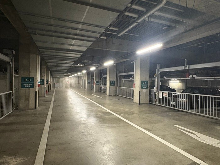 物件外観写真3　(駐車場)