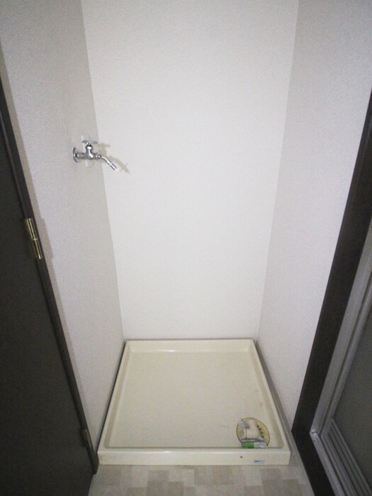 物件内観写真13　(洗濯機置場)