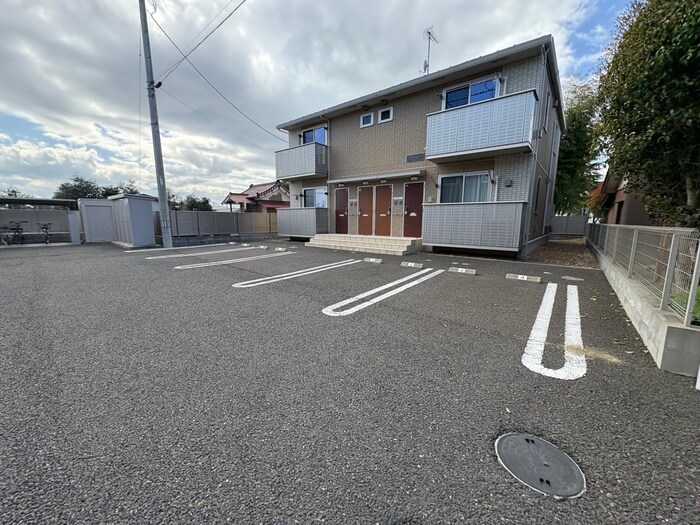 物件外観写真3　(駐車場)