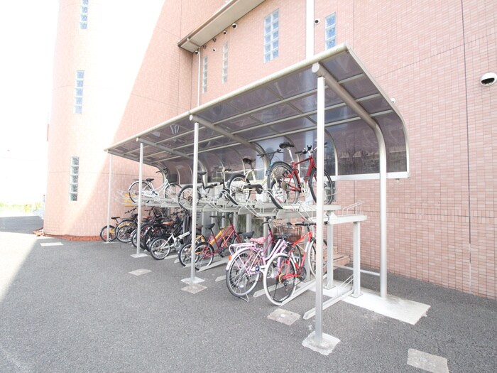 物件外観写真3　(駐輪場)
