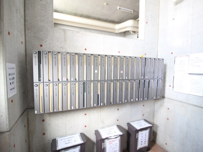 物件外観写真4　(エントランス部分)