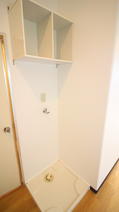 物件内観写真16　(洗濯機置場)