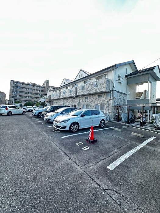 物件外観写真3　(駐車場)