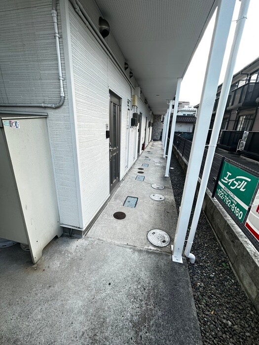 物件外観写真4　(エントランス部分)