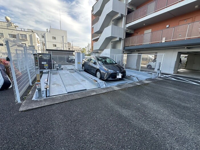 物件外観写真5　(駐車場)