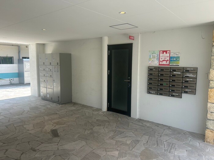 物件外観写真4　(エントランス部分)