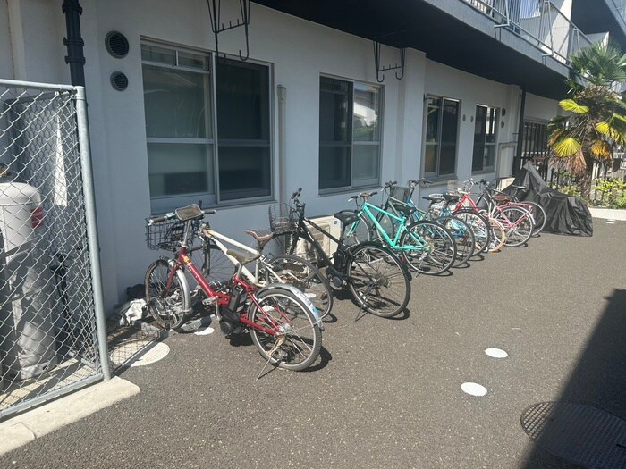 物件外観写真5　(駐輪場)