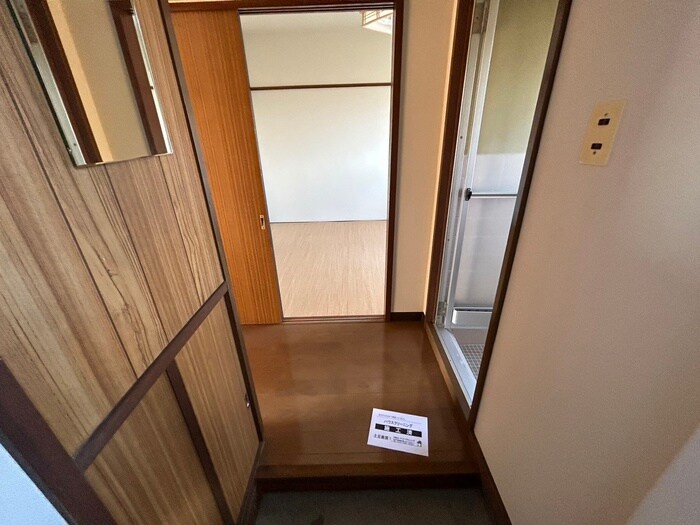 物件内観写真18　(玄関)