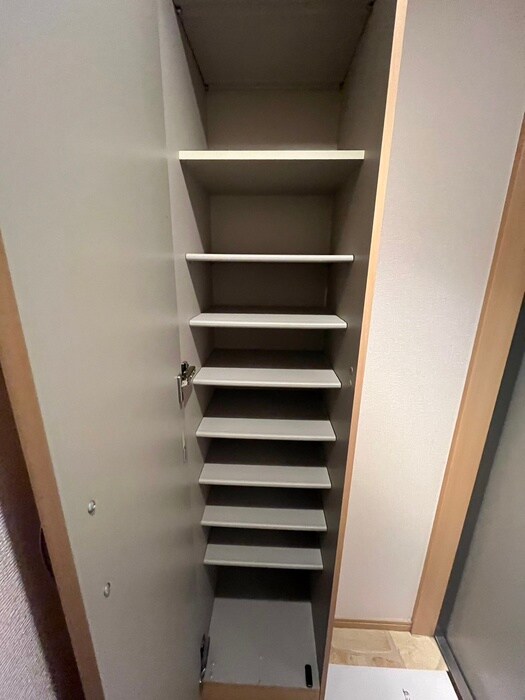 物件内観写真18　(靴箱)