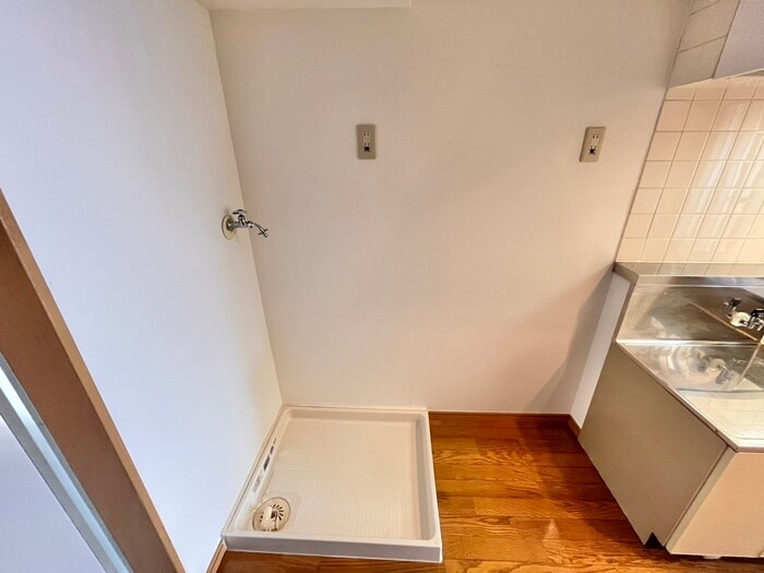 物件内観写真13　(洗濯機置場)