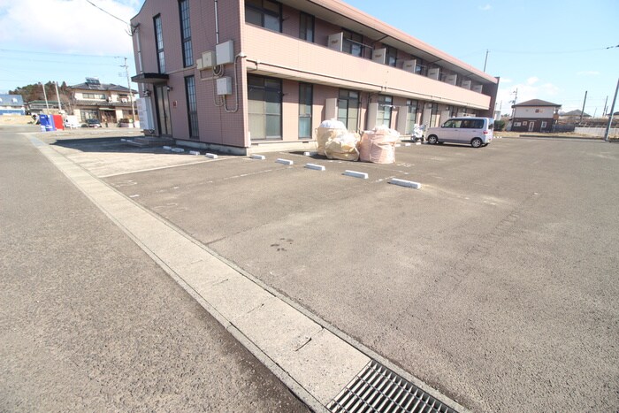 物件外観写真5　(駐車場)