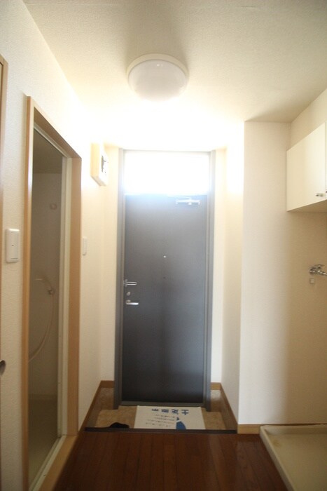 物件内観写真18　(玄関)
