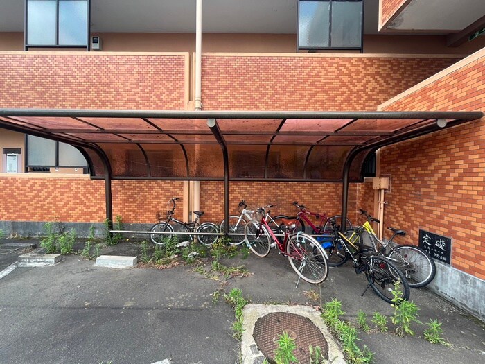 物件外観写真4　(駐輪場)